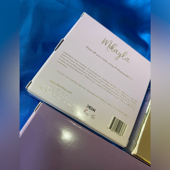 Mikayla Glamlite Make Up and Lashes Set - Picture 10 of 16